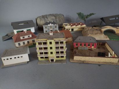 [TRAIN] - HO - Maquettes de gare, village,...