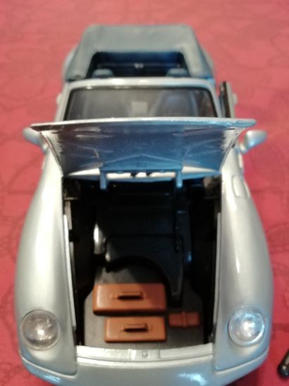 [VOITURE] MAISTON - lot de 2 Porsches, 1/18,...