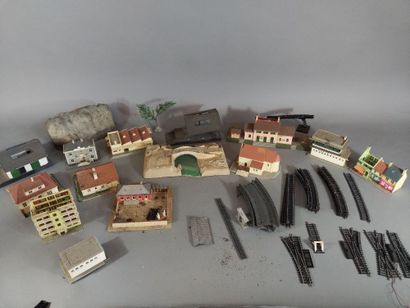 [TRAIN] - HO - Maquettes de gare, village,...