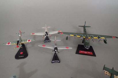 [AVIONS MILITAIRES] Lot de 9 avions comprenant...