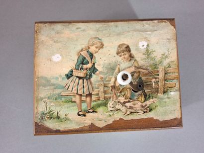 Boîte à musique pour enfant en bois, le dessus...