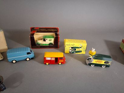 Lot de six jouets anciens comprenant :
-...