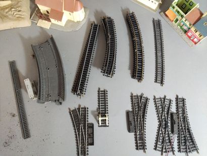 [TRAIN] - HO - Maquettes de gare, village,...