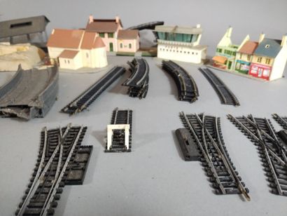 [TRAIN] - HO - Maquettes de gare, village,...