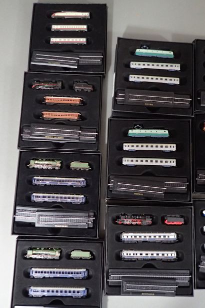 [TRAIN] Lot de 13 coffrets MINITRAINS 1/220,...