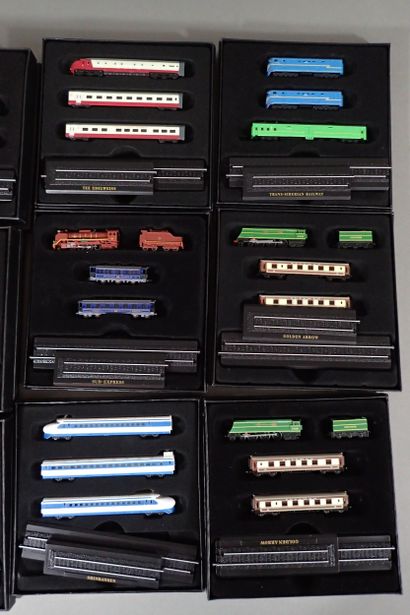 [TRAIN] Lot de 13 coffrets MINITRAINS 1/220,...