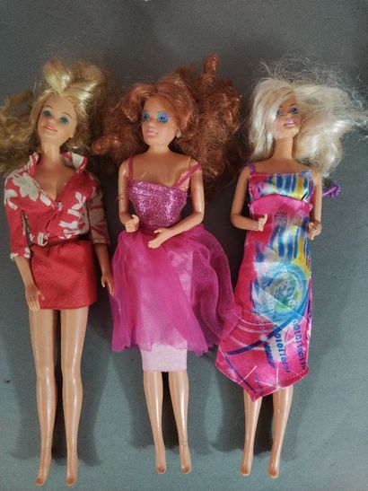 BARBIE, MATTEL, 9 poupées, le studio, mobilette,...