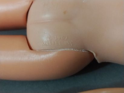 BARBIE, MATTEL, 9 poupées, le studio, mobilette,...