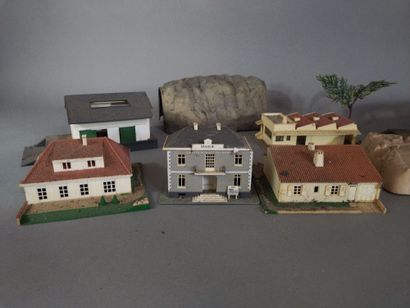 [TRAIN] - HO - Maquettes de gare, village,...