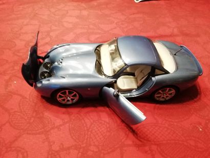 [VOITURE] Lot de 2 voitures, 1/18, sans boîte,...