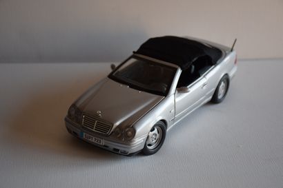 [VOITURE] Lot de 2 voitures, 1/18, sans boîte....