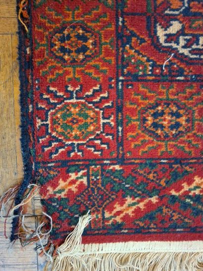 Petit TAPIS d'Orient en laine fait main dans...