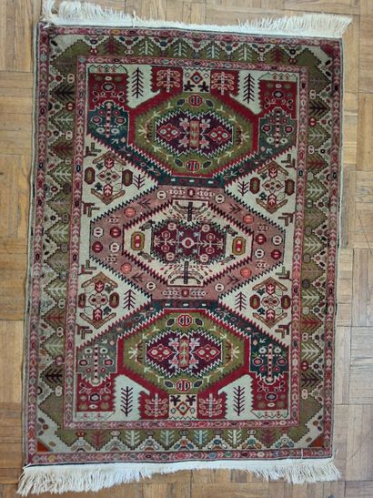 Petit TAPIS d'Orient en laine dans les tons...