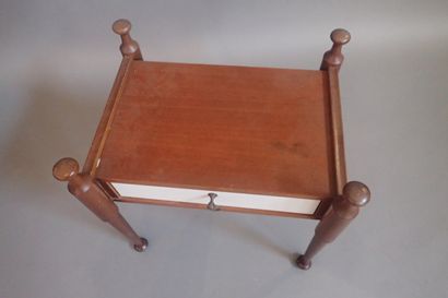 Maison GAUTIER. Chevet ouvrant en ceinture...