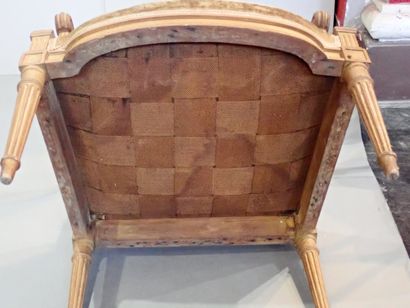 Fauteuil à la reine à chapeau de gendarme...