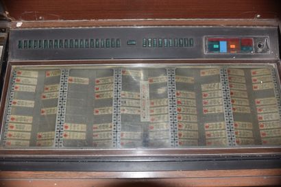 WURLITZER, Juke box Cabaret en agloméré dissimulé...