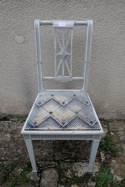 Ensemble en bois sculpté relaqué gris clair...