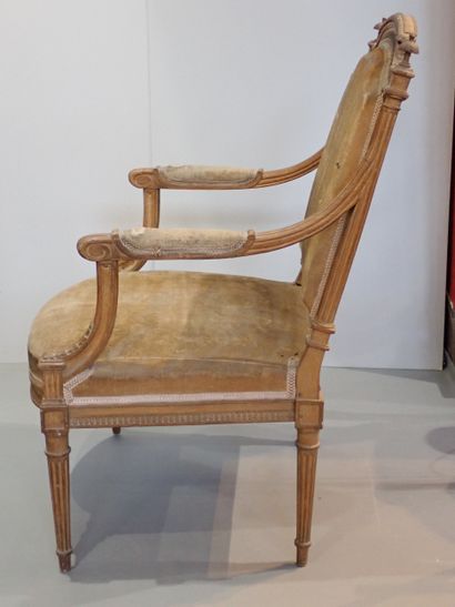 Fauteuil à la reine à chapeau de gendarme...