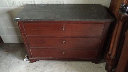 Commode en acajou et placage d'acajou, ouvrant...
