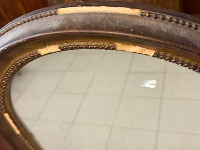 Miroir en bois stuqué doré mouluré, cintré...