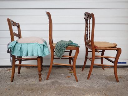 Paire de chaises sculptées, ajourée, moulurées...
