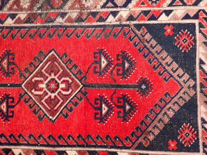 Petit tapis d'Orient, ANATOLIE, en laine...
