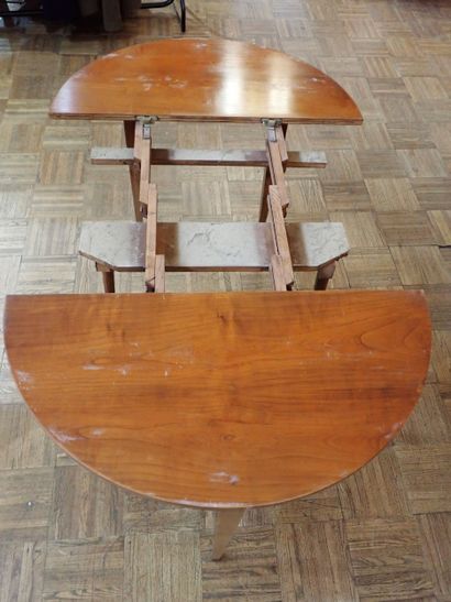 Table de salle à manger en placage de noyer,...