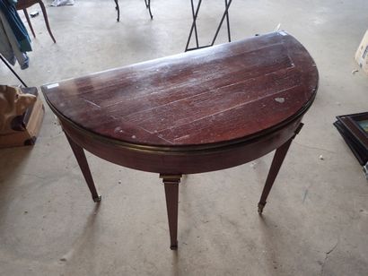 Table à jeu en acajou et placage d'acajou...