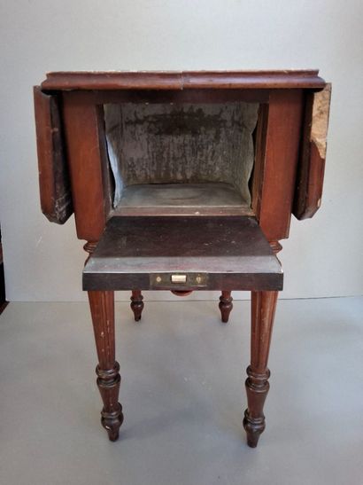 Petite table d'appoint/ table de nuit en...