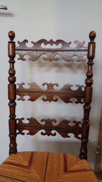 Chaise en bois tourné, montant à colonne,...