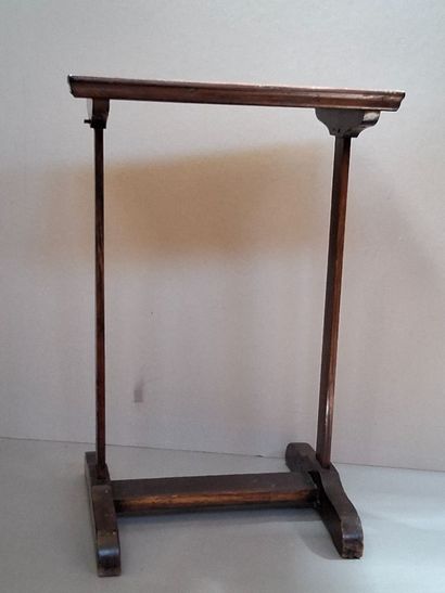 Sellette en chêne (haut. 71 cm ; plateau...