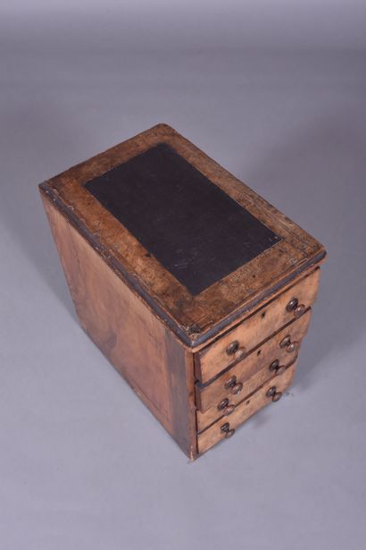 Petit meuble-caisson de bureau à tiroirs...