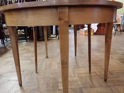 Table de salle à manger en placage de noyer,...