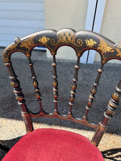 Paire de chaise en bois tourné laqué noir...