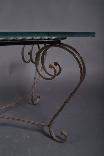 Table basse à piétement en fer forgé à structure...