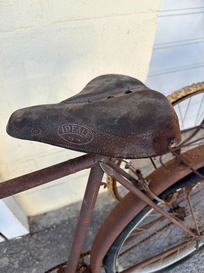 Ensemble de 3 bicyclettes dont les marques...