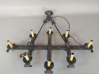 Suspension en fer forgé à 8 bras de lumière....