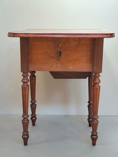 Petite table d'appoint/ table de nuit en...