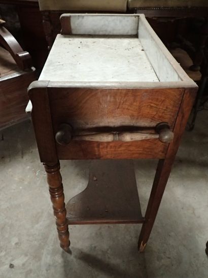 Meuble de toilette en noyer et placage de...