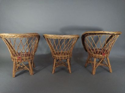 Suite de 3 chaises d'enfant en rotin (haut....