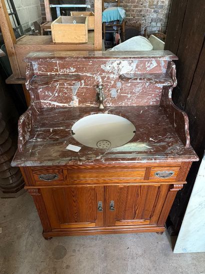 Meuble de toilette en résineux, à deux vantaux...