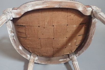 Fauteuil cabriolet en hêtre mouluré et sculpté,...