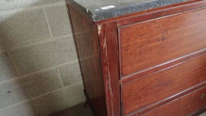 Commode en acajou et placage d'acajou, ouvrant...