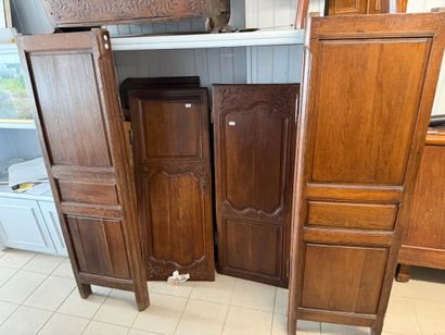 Armoire en chataîgner mouluré et sculpté...