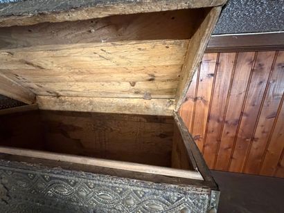 Grande malle/coffre en bois, façade gainée...