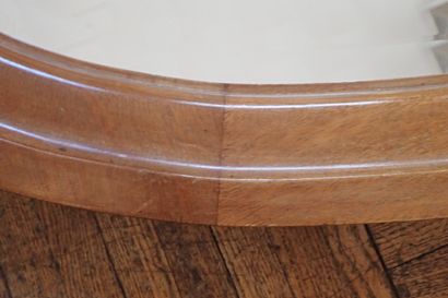 Miroir biseauté ovale en bois naturel vernis...