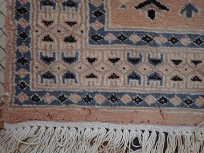 PAKISTAN. Petit TAPIS en laine, fait main,...