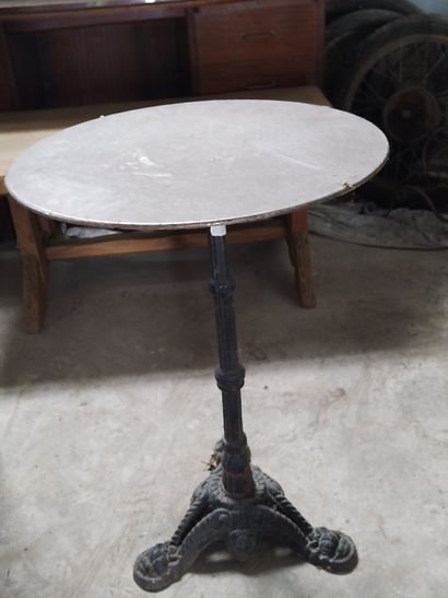 Table de bistrot, le piètement en fonte de...
