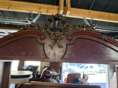 Armoire en placage de style Louis XVI deux...