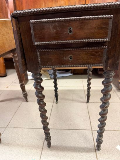Deux tables de chevet en bois de placage,...
